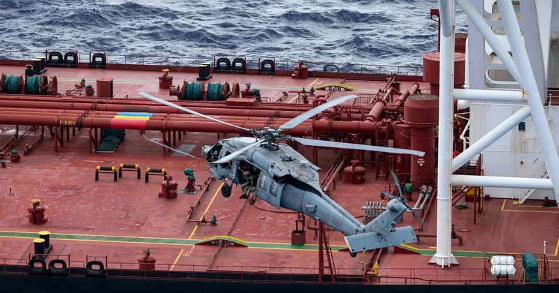 США перехватили еще один нефтяной танкер в Индийском океане (фото, видео)