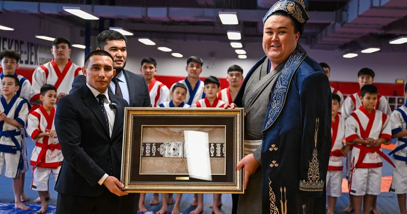 Жапонияны мойындатқан Ерсін Балтағұл балуандарға әдіс тәсілдерін көрсетті