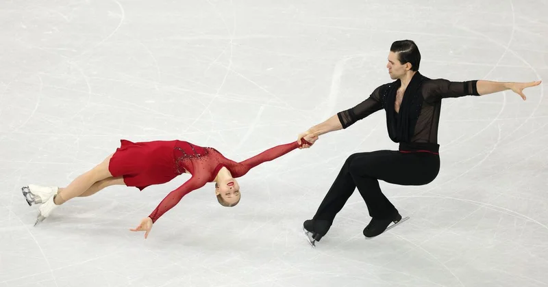 Немецкие фигуристы Хазе и Володин уверенно выиграли короткую программу на Олимпиаде
