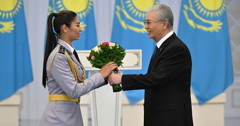 Президент жеңіспен оралған бір топ офицер мен әскери қызметкерді марапаттады