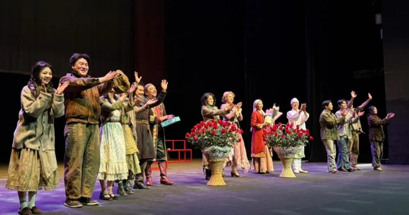 Астанада Париждегі екі әйел спектаклінің премьерасы өтті