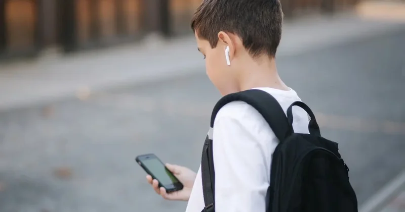 Школьникам могут запретить пользоваться телефонами на переменах в Казахстане