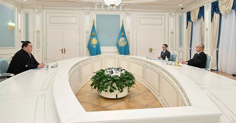 Токаев принял профессионального борца сумо Ерсина Балтагула