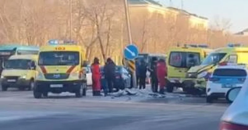 Скорая врезалась в Hyundai: пострадали пассажиры в Караганде