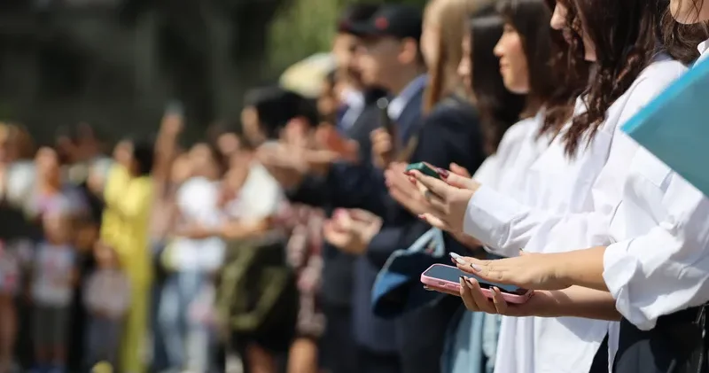 Оқушыларға смартфонды тек сабақта ғана емес, үзілісте де қолдануға тыйым салынуы мүмкін