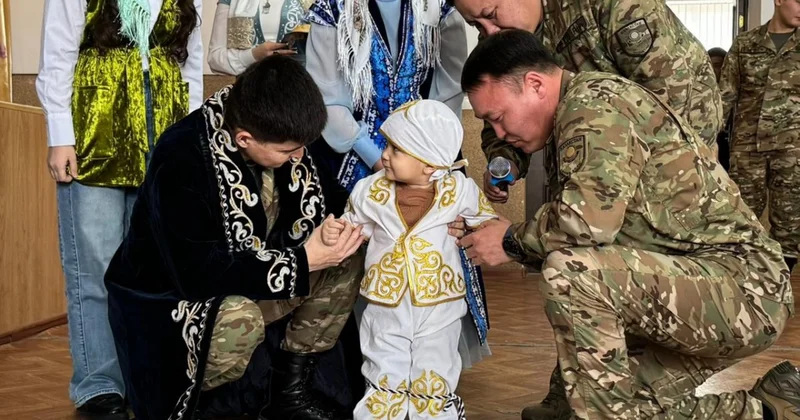 Тұсаукесер для малыша провели в воинской части Караганды