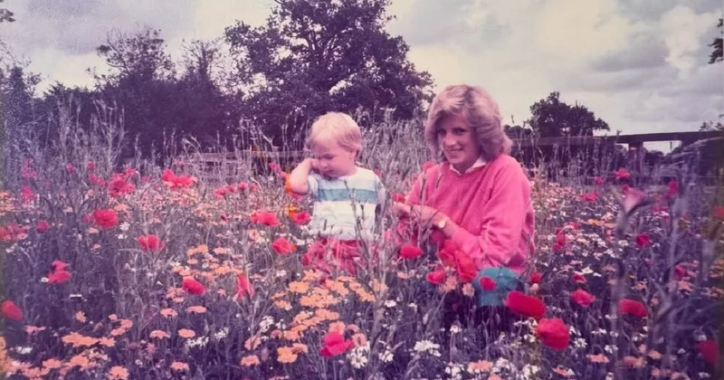 Вспоминаю каждый день : сын принцессы Дианы показал ее ранее неопубликованную фотографию