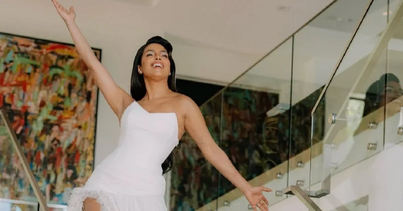 Приянка Чопра появилась на Оскаре 2026 в белоснежном платье с высоким разрезом