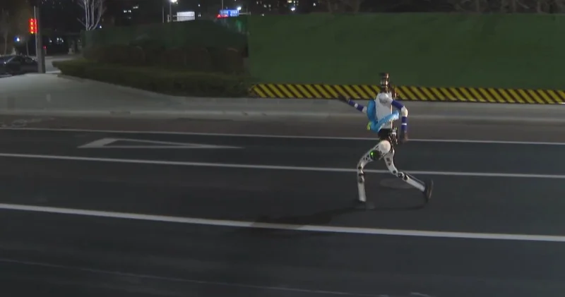 Қытай адамдар мен роботтардың жартылай марафонына дайындықты бастады