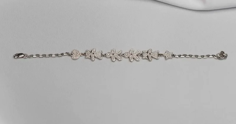 Украшения с 468 бриллиантами: конфискованные драгоценности продали на торгах в Казахстане