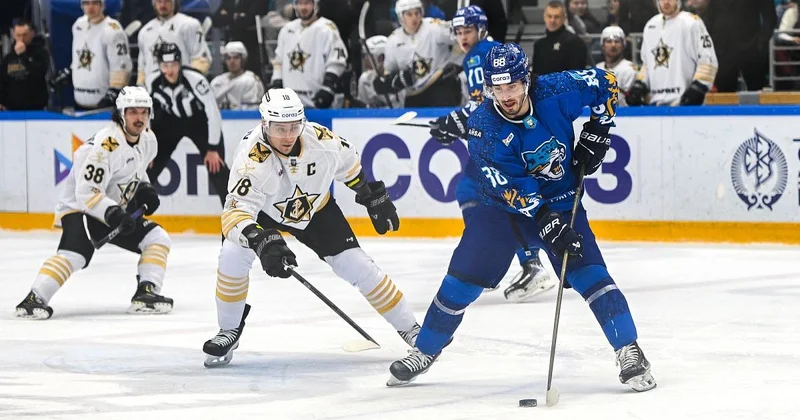 Барыс снова с крупным счетом проиграл Адмиралу в предпоследнем матче КХЛ