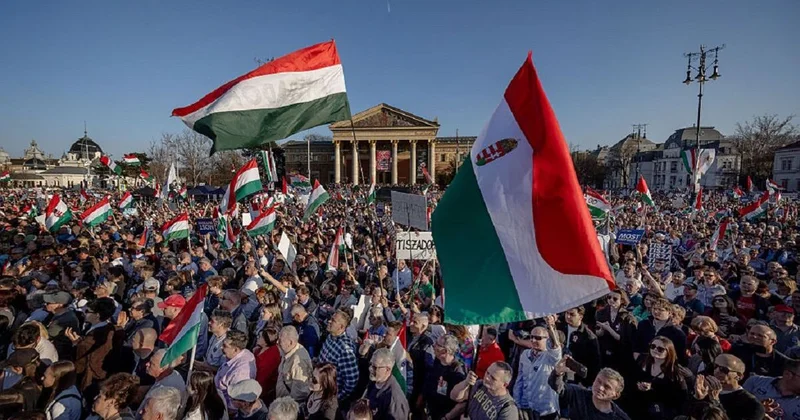 Масштабные митинги прошли в Венгрии перед выборами