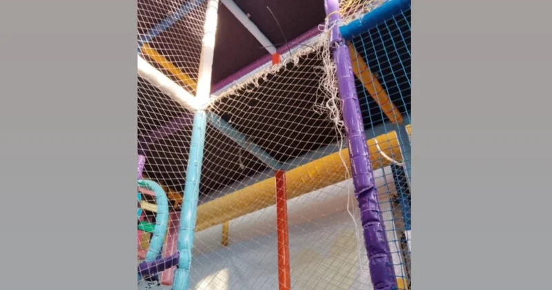 Сломала восемь позвонков : детский центр в Семее, где недавно был пожар, обвинили в травме ребёнка