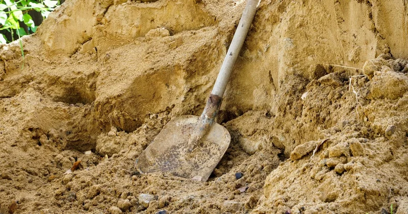 Под завалами недостроенного кафе в области Абай нашли тела двух человек