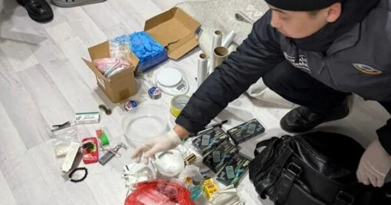 Девушку задержали на улице в Караганде после сигнала служебной собаки