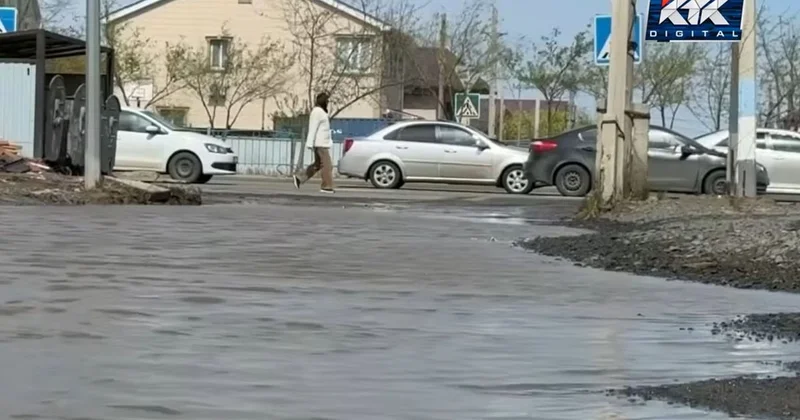 Что это вообще такое? : ливень превратил улицы Атырау в реки