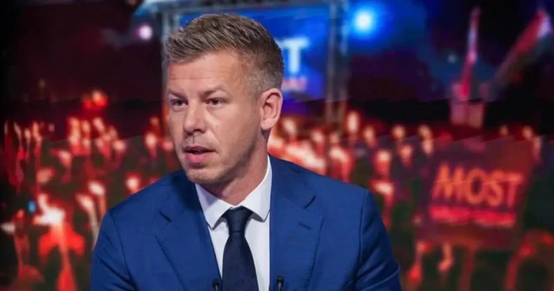 Новый премьер Венгрии назвал президента страны недостойным и призвал уйти в отставку