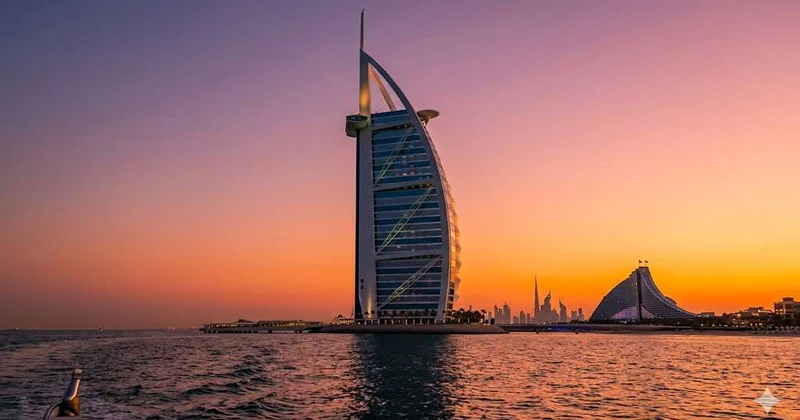 Отель парус Burj Al Arab в Дубае закроют на реставрацию