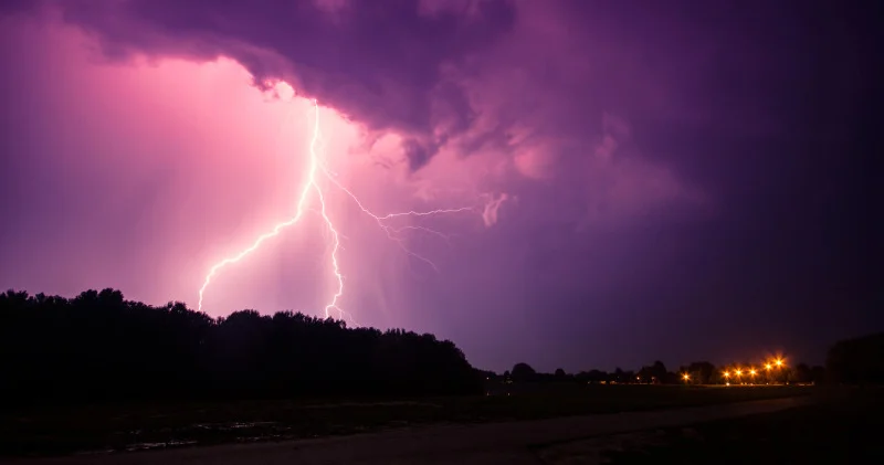 Терезелерді жауып, үйде болыңыздар алматылықтарға қауіпті ауа райы туралы ескертілді