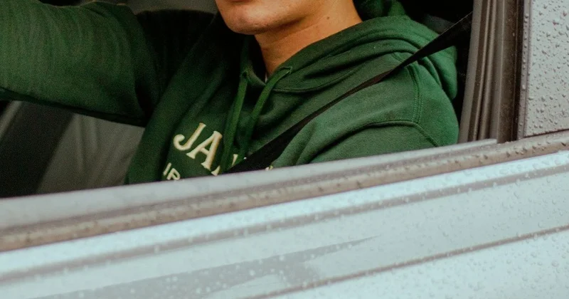 Таксовавшего казахстанца, мать которого после инсульта попала в больницу, не стали наказывать