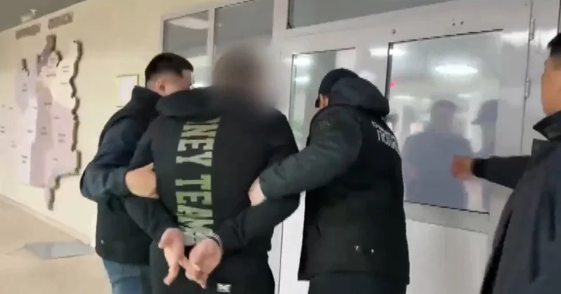 Подозреваемый в крупном вымогательстве пять лет прятался в потайном укрытии