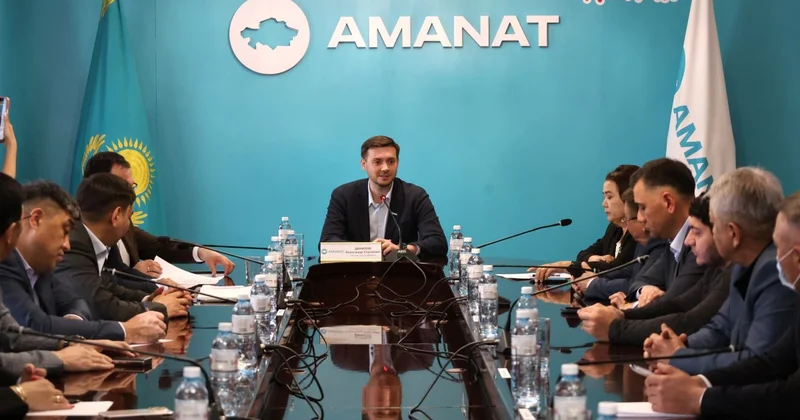 Секретарь партии AMANAT провел встречу с председателями ППО Алматы