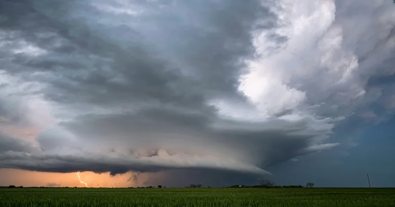 17 сәуірде ел бойынша дауыл, жаңбыр және жел күшейеді