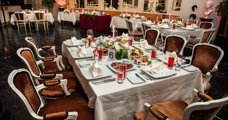 Минпросвет о выпускных в ресторанах: Родители потратят столько денег, но всё забудется