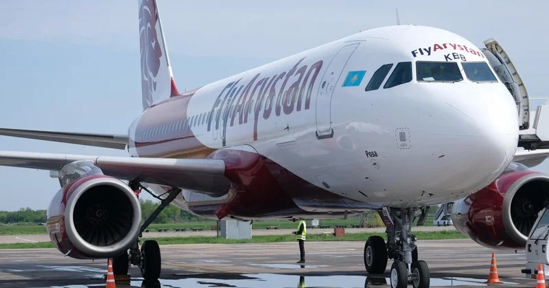 Самолет FlyArystan сбил собаку в аэропорту Шымкента