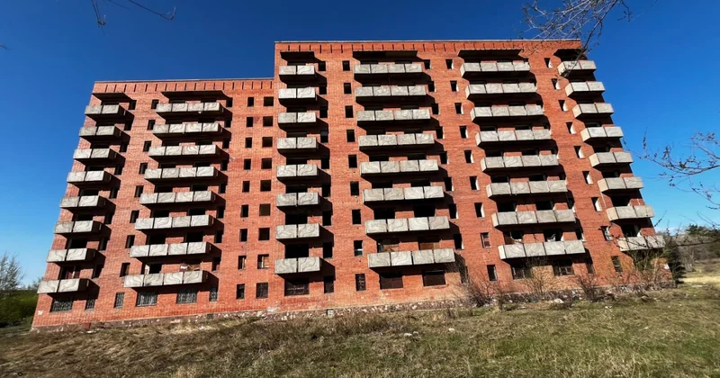 Дом призрак в Степногорске: почему власти десятилетиями игнорируют добротное жильё?