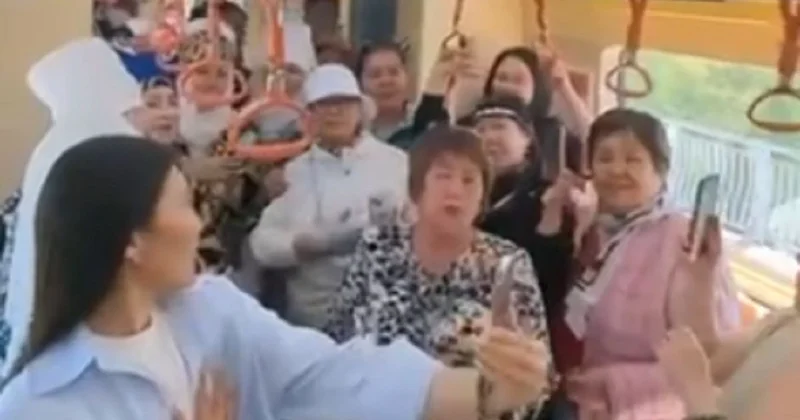 Гимн Казахстана, мемы и обряд шашу: как пассажиры отреагировали на запуск LRT в Астане (видео)