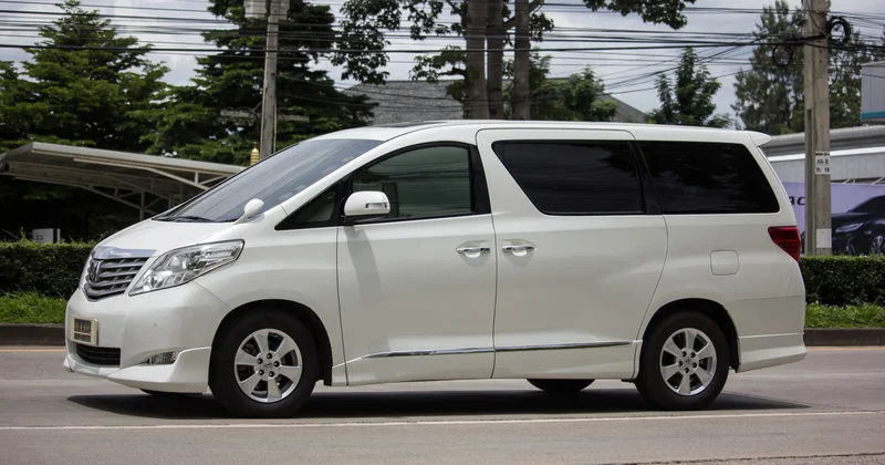 Alphard тар жолшылардың назарында тасжолдарда оң рөлділерге және басқа да көліктерге рейдтер басталды