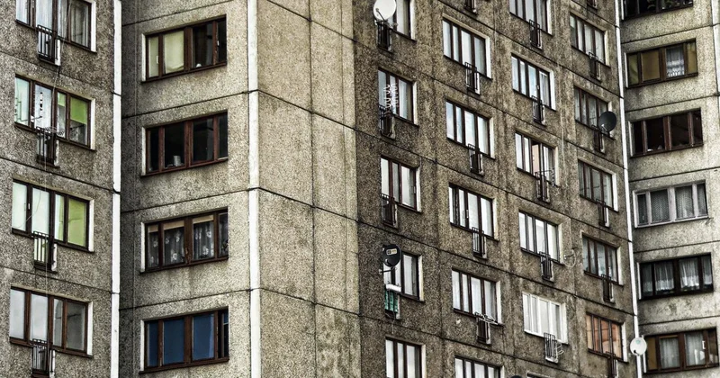 Упавший с высоты 11 этажа велосипед едва не убил ребенка в Астане (ВИДЕО)