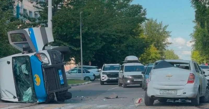 Арестованные и полицейские попали в ДТП в Костанае