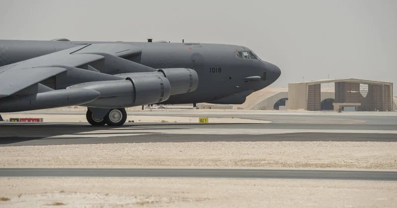 В США разбился бомбардировщик B 52, на борту было восемь человек