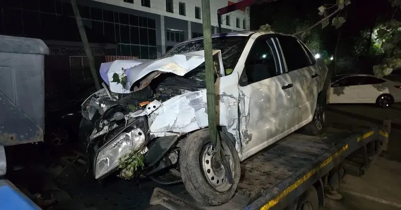 Алматыда жол апатынан үш адам зардап шекті, олардың бірі кәмелетке толмаған бала