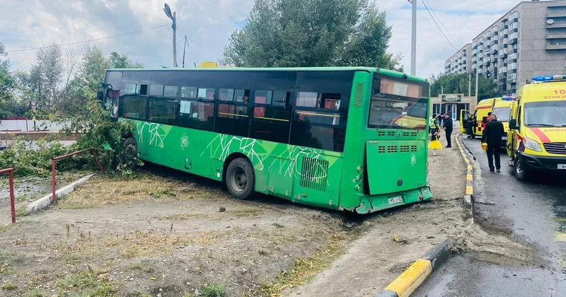 ДТП с участием автобуса произошло в Семее, есть пострадавшие