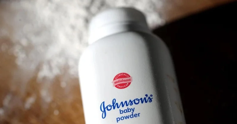 Британдықтар Johnson & Johnson компаниясын қауіпті балалар ұнтағын сатқан деп айыптады