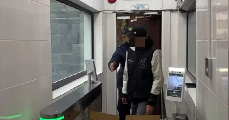 Делала контент на слабослышащем таксисте : блогера доставили в полицию после скандала в Казнете