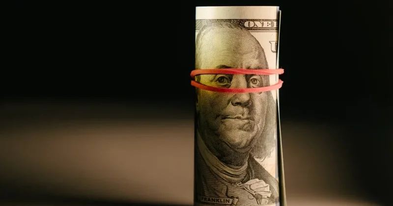 Стоит ли сейчас казахстанцам покупать доллары? Прогнозы аналитиков