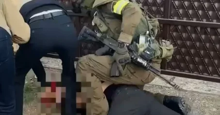 Схрон с крупной партией наркотиков и оружием обнаружен в пригороде Актау