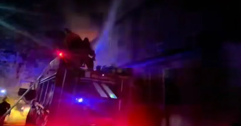 15 газовых баллонов вынесли спасатели из пожара в Алматинской области