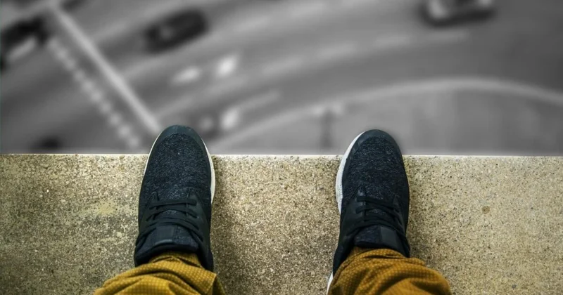 Спасатели предотвратили трагедию на 17 этаже многоэтажки в Караганде (ВИДЕО)