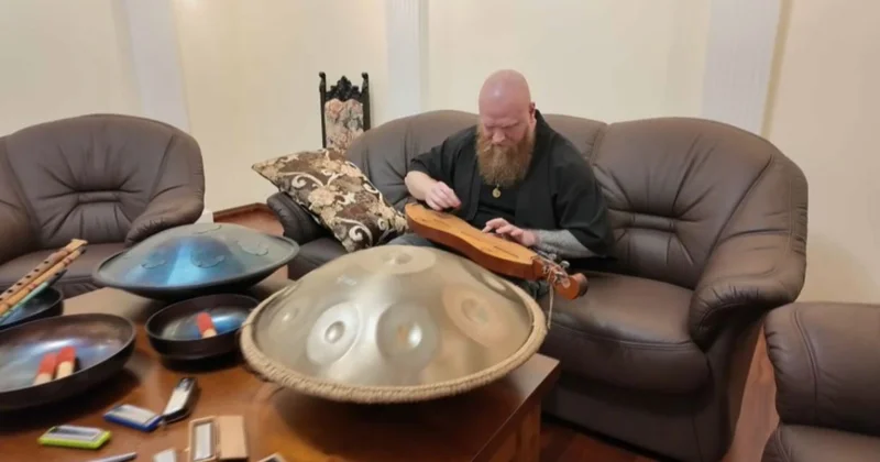 Петропавл тұрғыны 350 саз аспабын жинаған