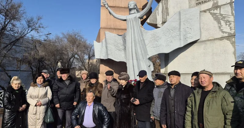 Желтоксановцы собрались на площади в Алматы