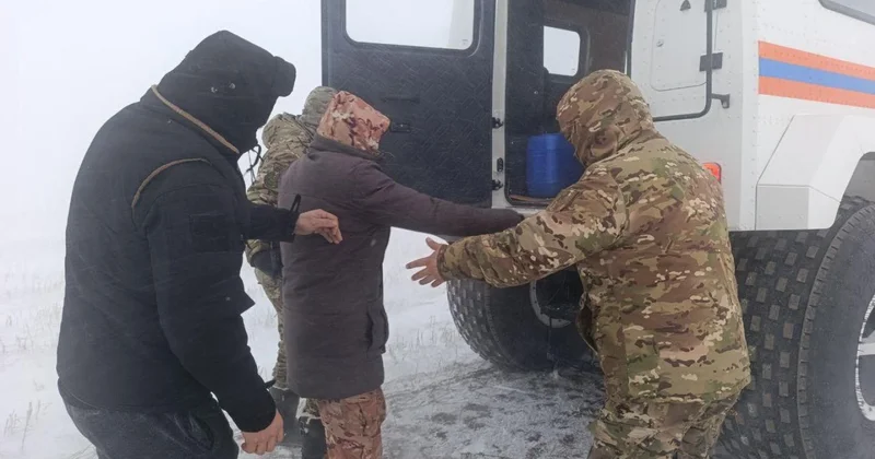 Почти 70 иностранцев застряли в снегу на западе Казахстана