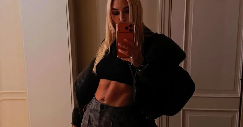 42 летняя звезда Универа похвасталась прессом на фото