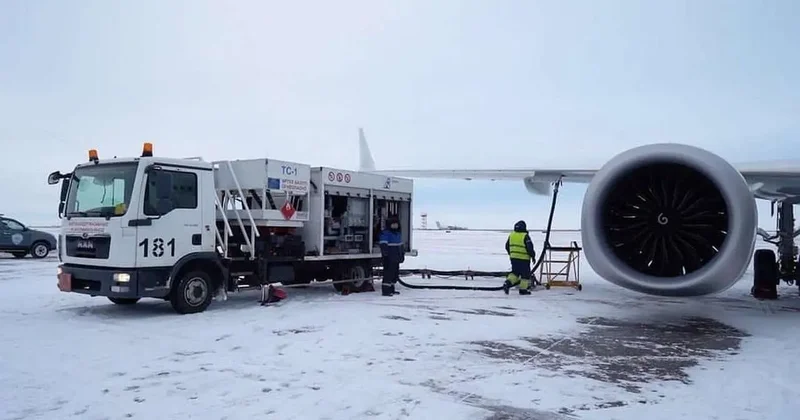 100 дополнительных рейсов и сложные метеоусловия: как авиакомпании и аэропорты готовятся к праздникам