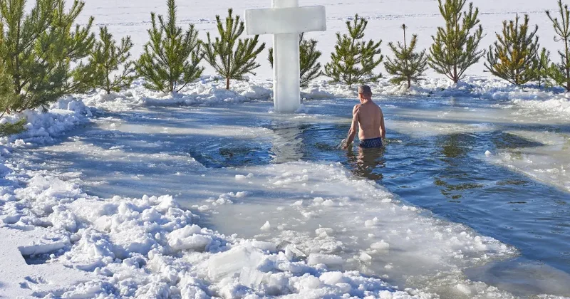 В МЧС напомнили о правилах безопасности на Крещенских купаниях