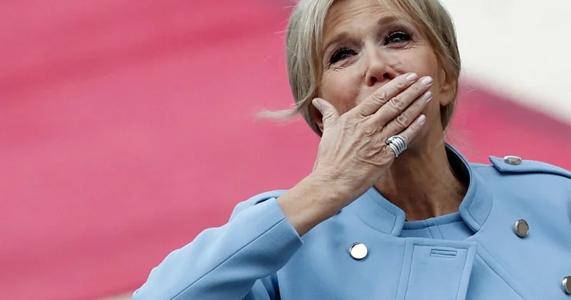 72 летняя жена Макрона стала диджеем в Диснейленде (ВИДЕО)